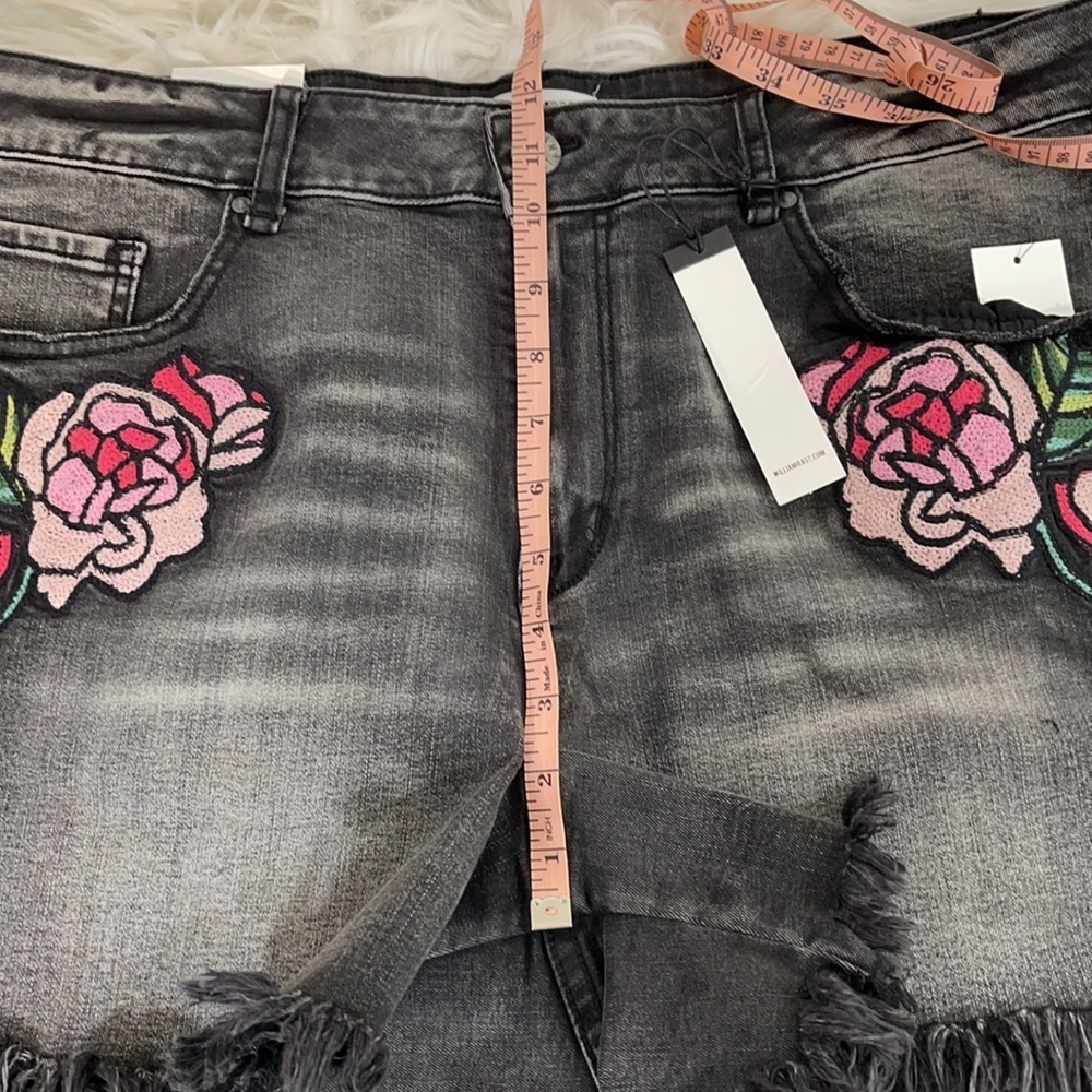 WILLIAM RAST Embroidered Frayed Denim Shorts 20W - Picture 6 of 10